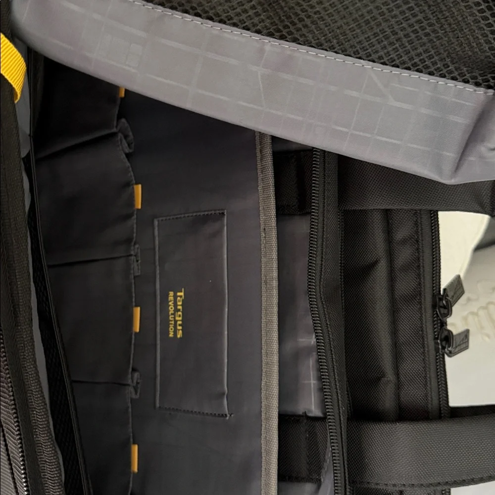 New Targus Revolution Charcoal Gray Laptop Bag for Men